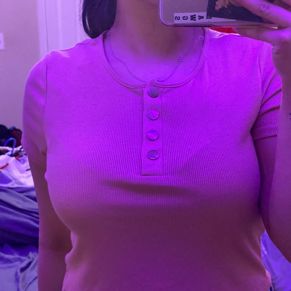 peach button crop top